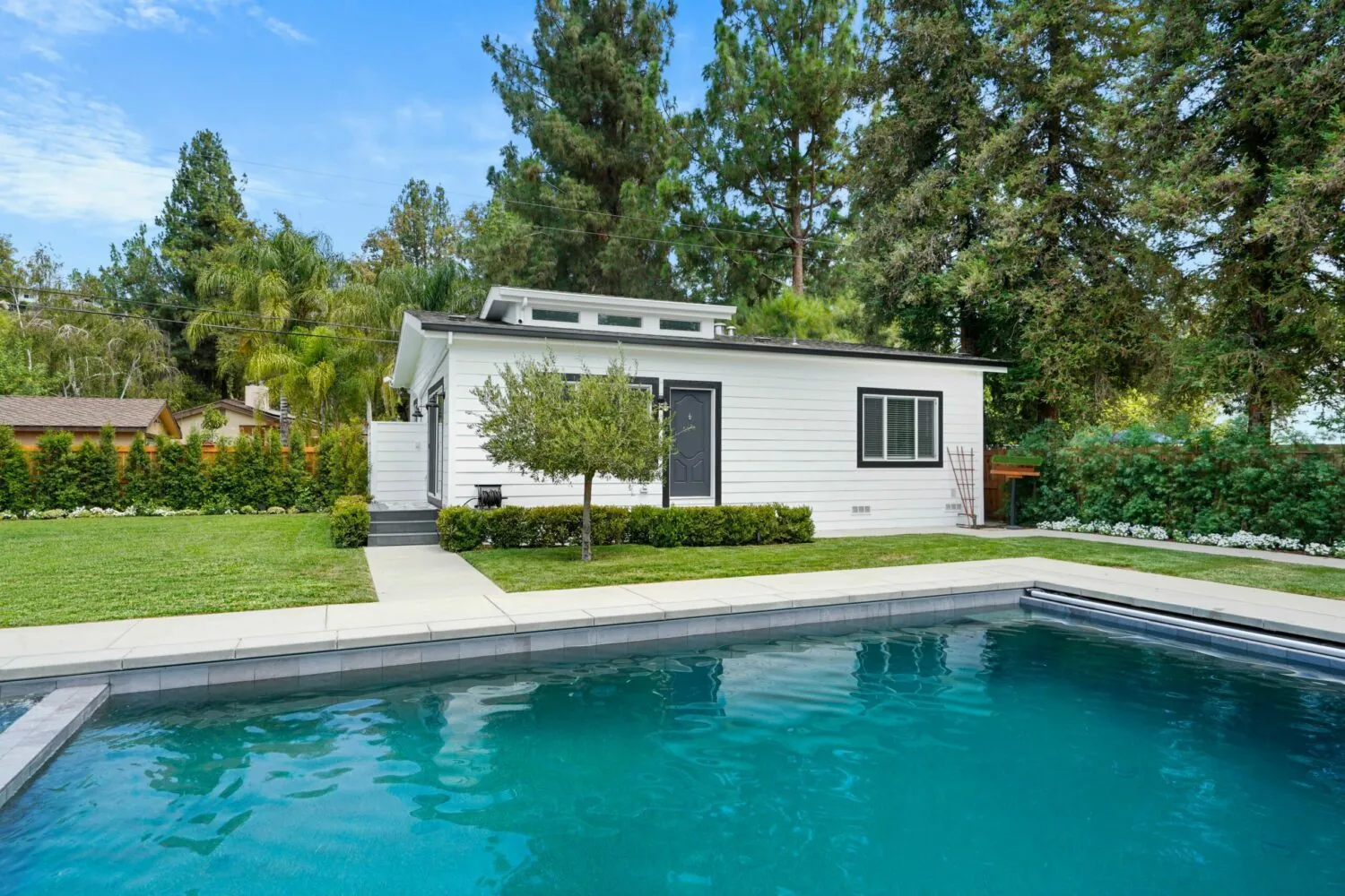Woodland Hills H1000a Marketing